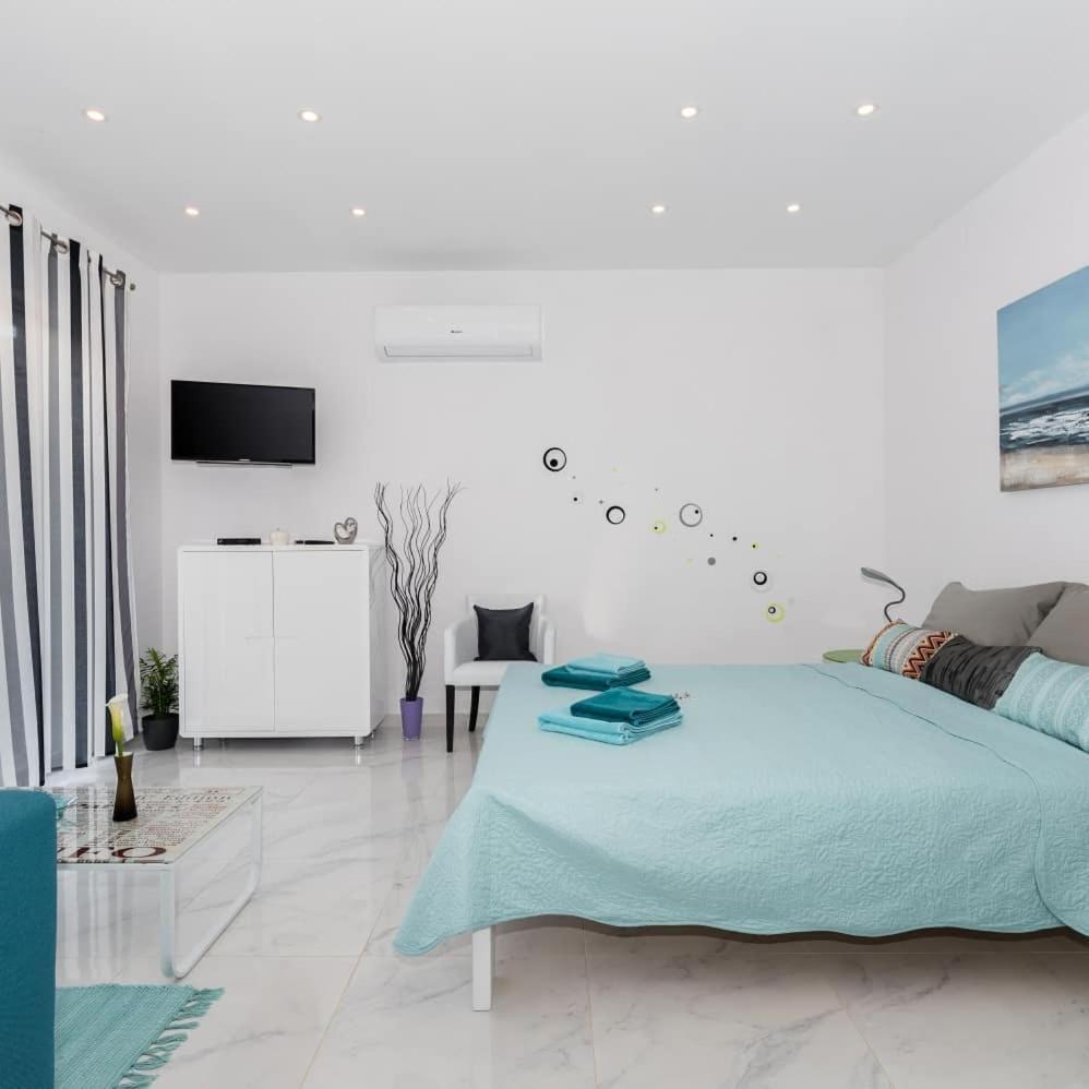 Apartment Mirella Rabac Esterno foto