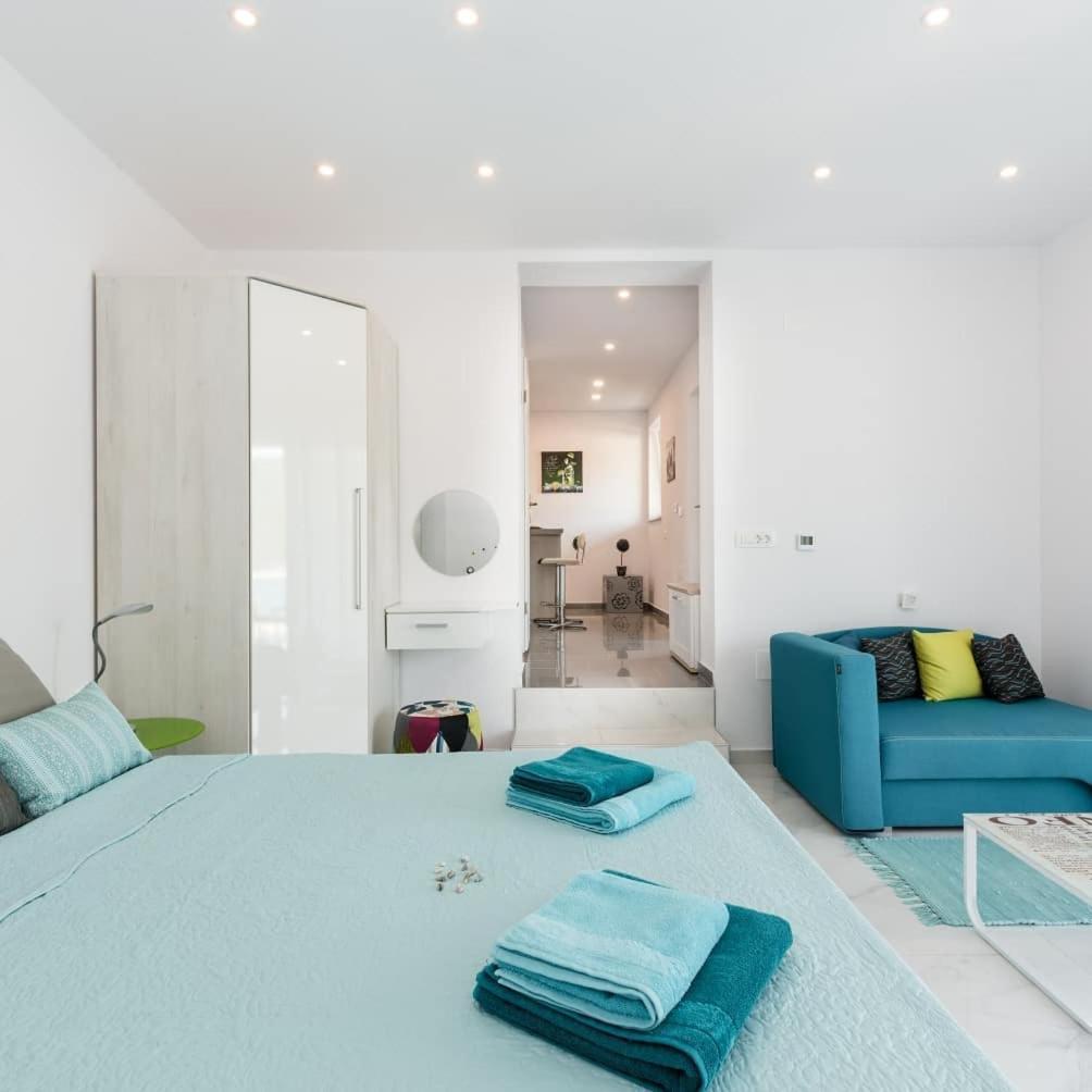 Apartment Mirella Rabac Esterno foto