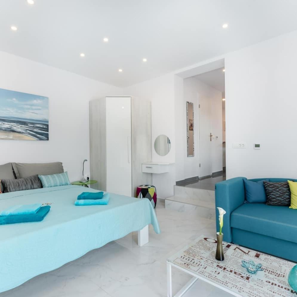 Apartment Mirella Rabac Esterno foto