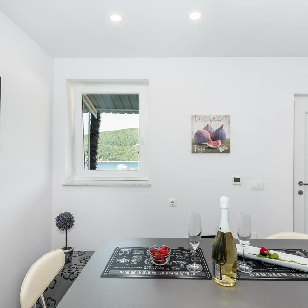 Apartment Mirella Rabac Esterno foto