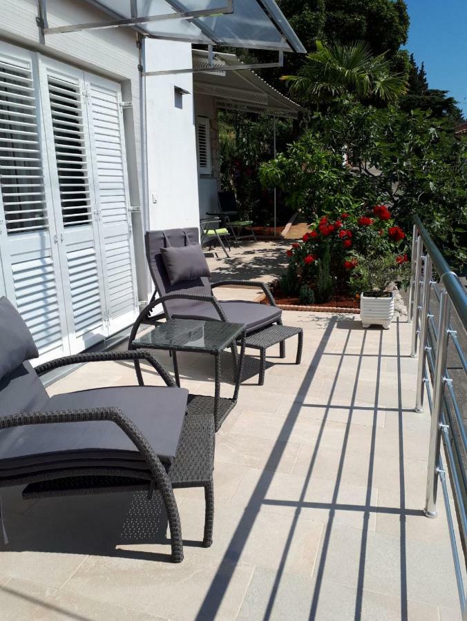 Apartment Mirella Rabac Esterno foto