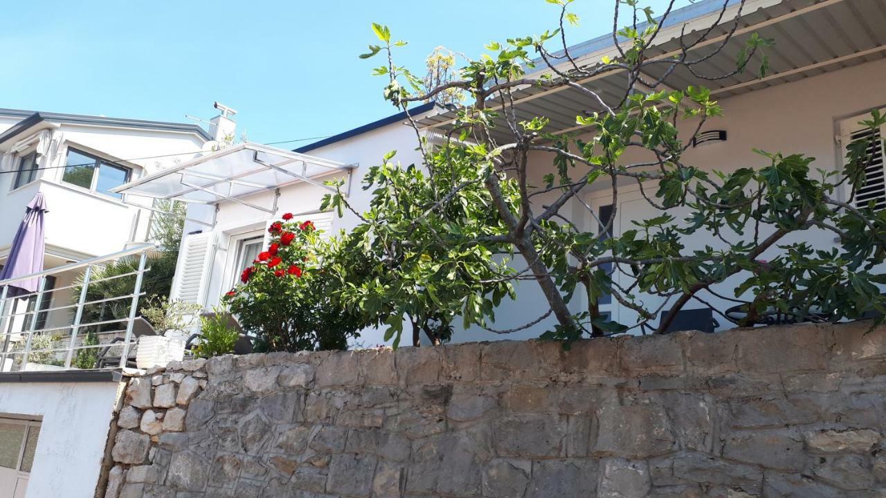 Apartment Mirella Rabac Esterno foto
