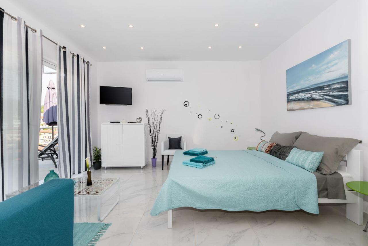 Apartment Mirella Rabac Esterno foto