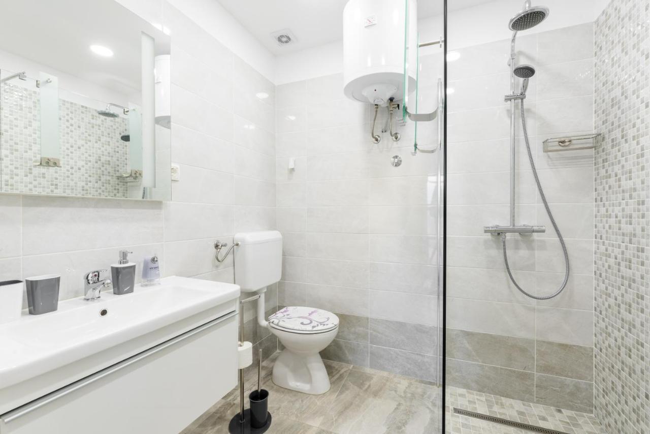 Apartment Mirella Rabac Esterno foto