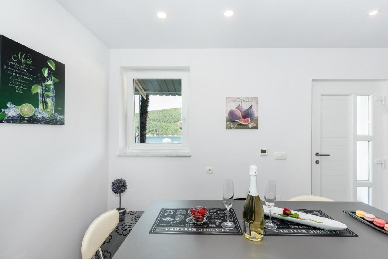 Apartment Mirella Rabac Esterno foto
